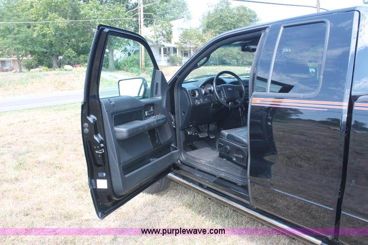 image for item C2736 2006 Ford F150 Harley Davidson SuperCab pickup truck