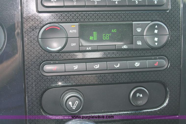 image for item C2736 2006 Ford F150 Harley Davidson SuperCab pickup truck