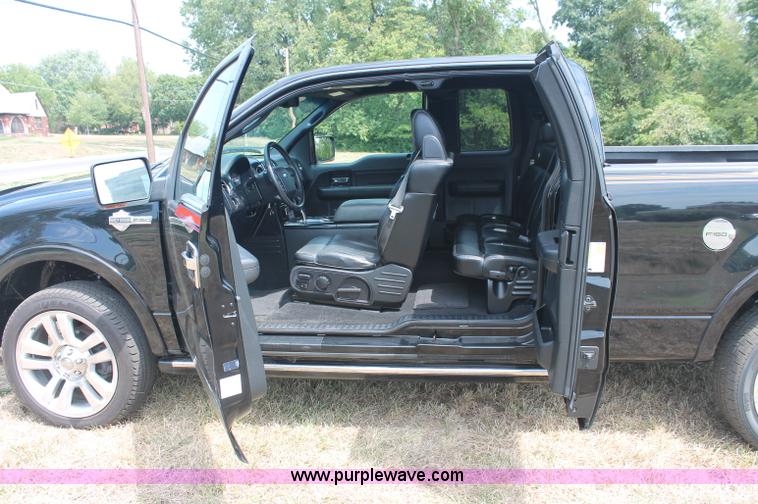 image for item C2736 2006 Ford F150 Harley Davidson SuperCab pickup truck