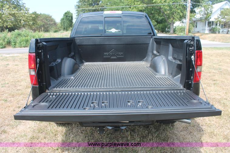 image for item C2736 2006 Ford F150 Harley Davidson SuperCab pickup truck