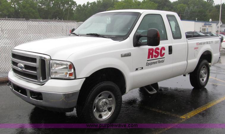 image for item I9780 2005 Ford F250 XLT Super Duty SuperCab pickup truck