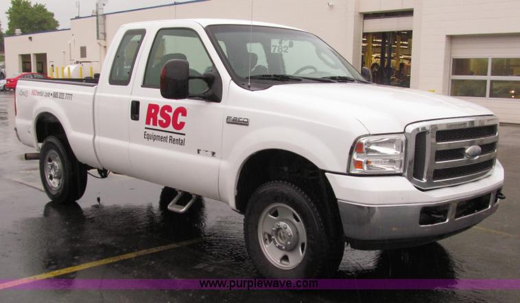image for item I9780 2005 Ford F250 XLT Super Duty SuperCab pickup truck