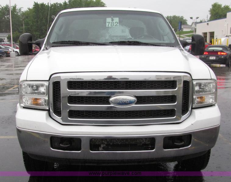 image for item I9780 2005 Ford F250 XLT Super Duty SuperCab pickup truck