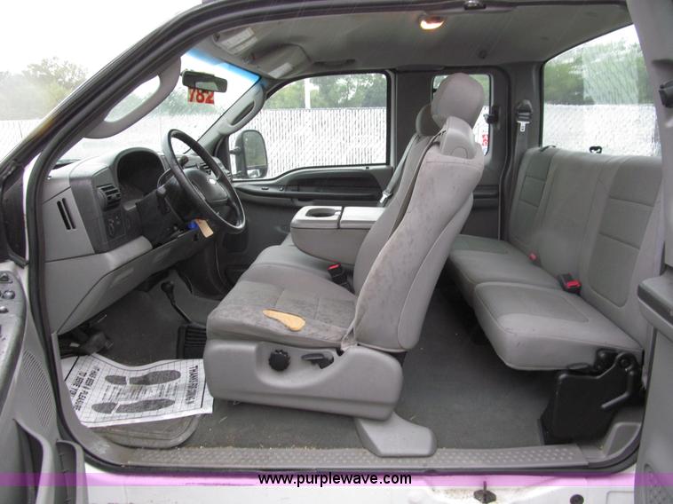 image for item I9780 2005 Ford F250 XLT Super Duty SuperCab pickup truck