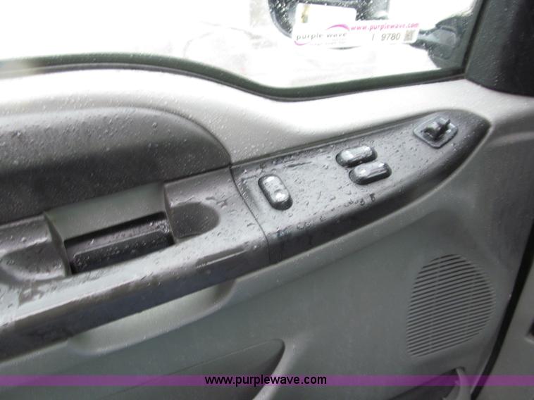 image for item I9780 2005 Ford F250 XLT Super Duty SuperCab pickup truck