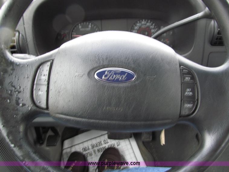 image for item I9780 2005 Ford F250 XLT Super Duty SuperCab pickup truck