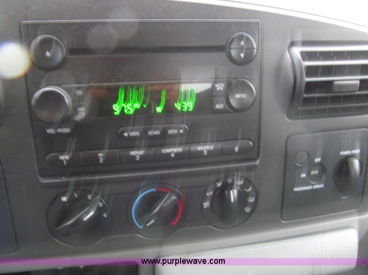 image for item I9780 2005 Ford F250 XLT Super Duty SuperCab pickup truck