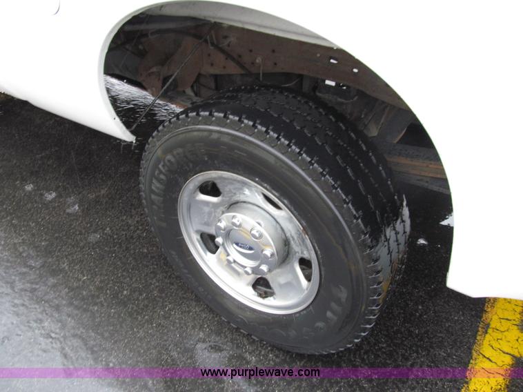 image for item I9780 2005 Ford F250 XLT Super Duty SuperCab pickup truck