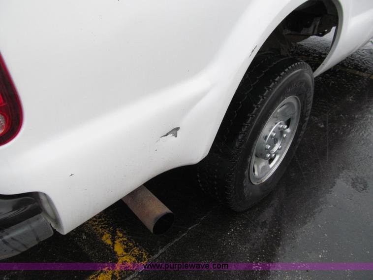 image for item I9780 2005 Ford F250 XLT Super Duty SuperCab pickup truck