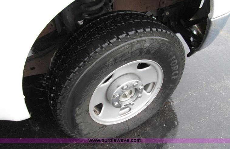 image for item I9780 2005 Ford F250 XLT Super Duty SuperCab pickup truck