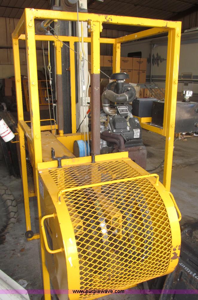 image for item K9557 2008 Log-Master portable saw mill