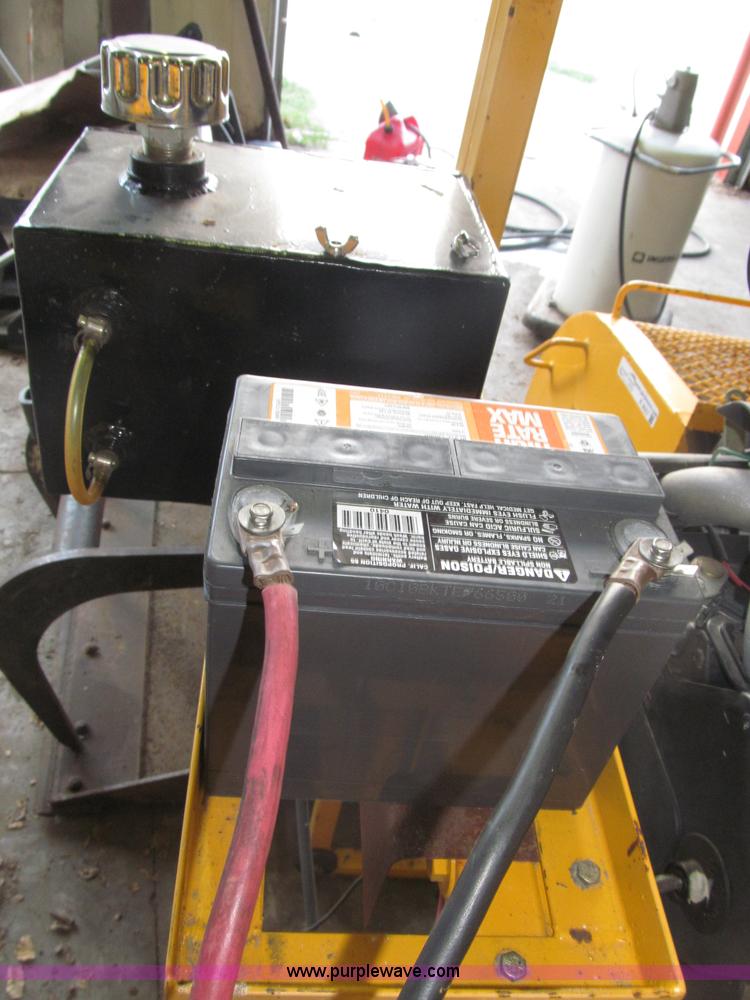 image for item K9557 2008 Log-Master portable saw mill