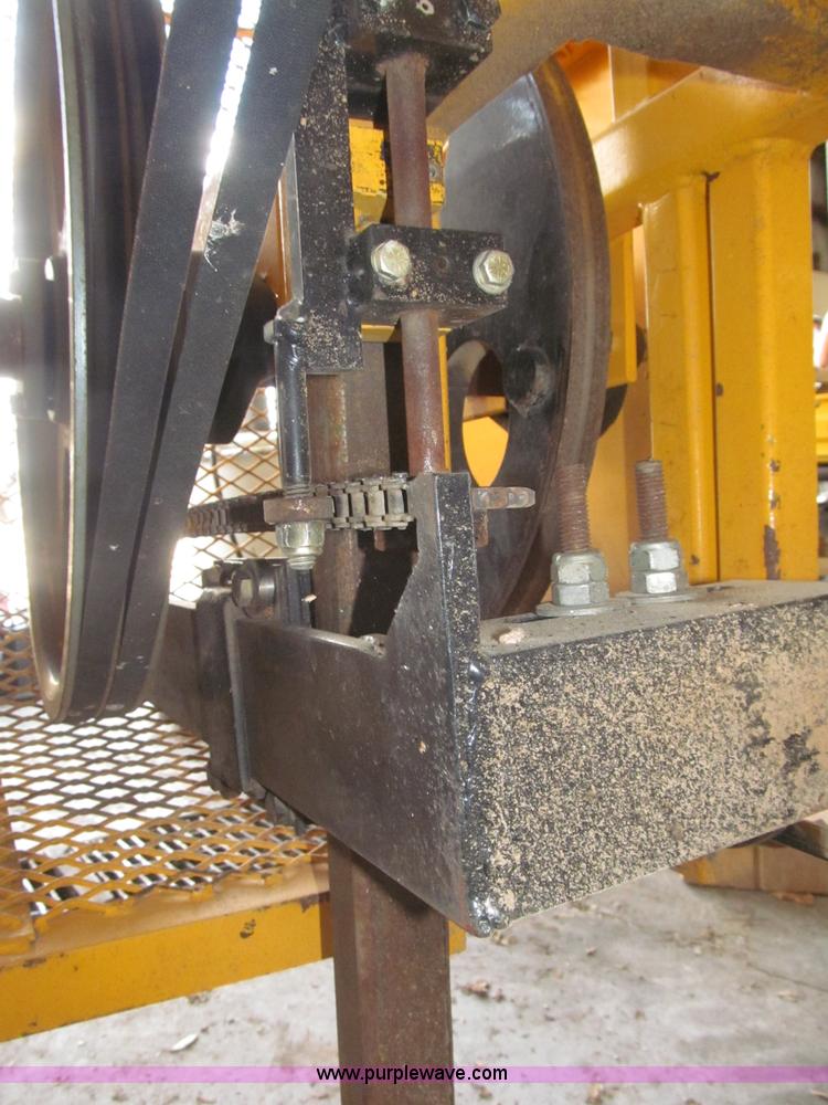 image for item K9557 2008 Log-Master portable saw mill