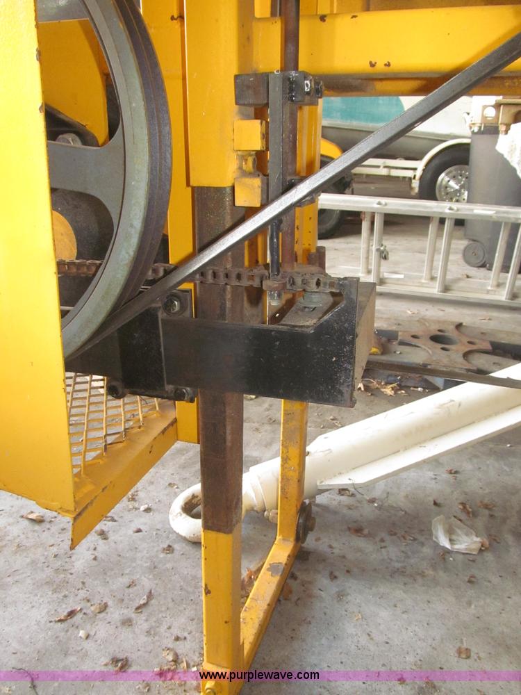 image for item K9557 2008 Log-Master portable saw mill