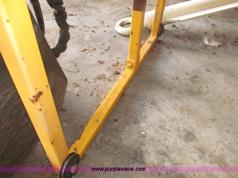 image for item K9557 2008 Log-Master portable saw mill