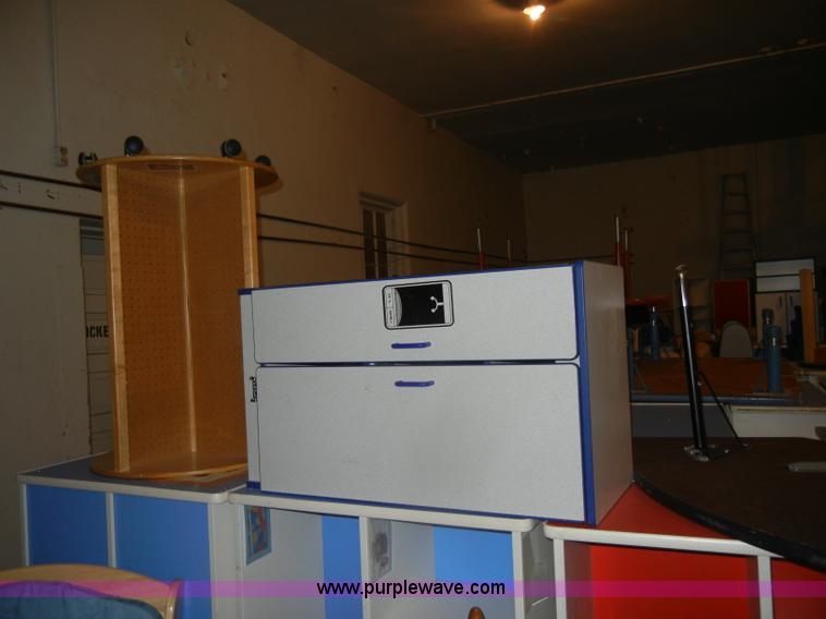 image for item N9974 Assorted school furniture