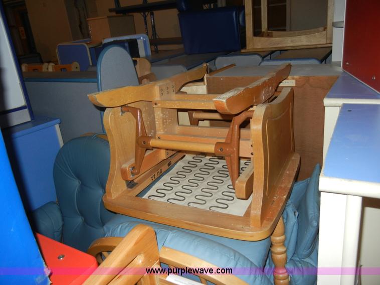 image for item N9974 Assorted school furniture