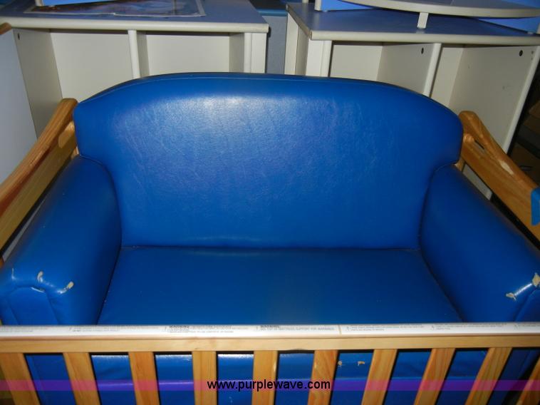 image for item N9974 Assorted school furniture