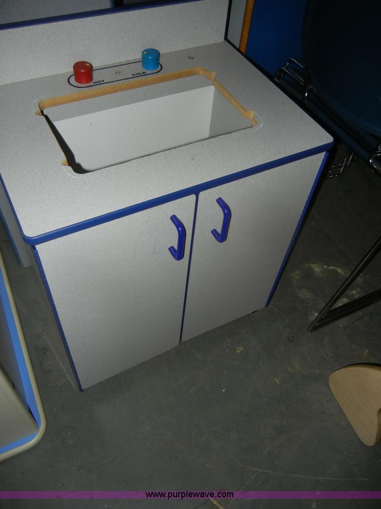 image for item N9974 Assorted school furniture