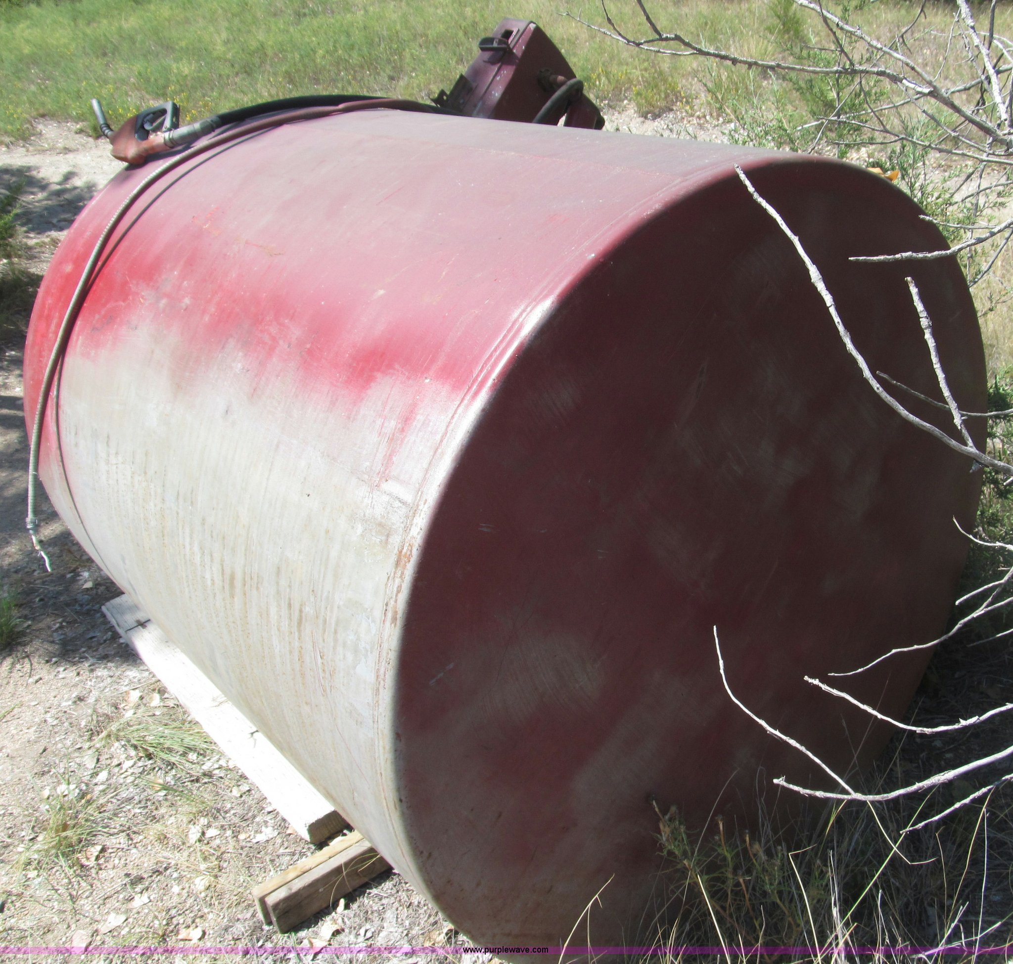 1,000 gallon fuel barrel with dispenser and hose in Lincoln, NE Item B5189 sold Purple Wave