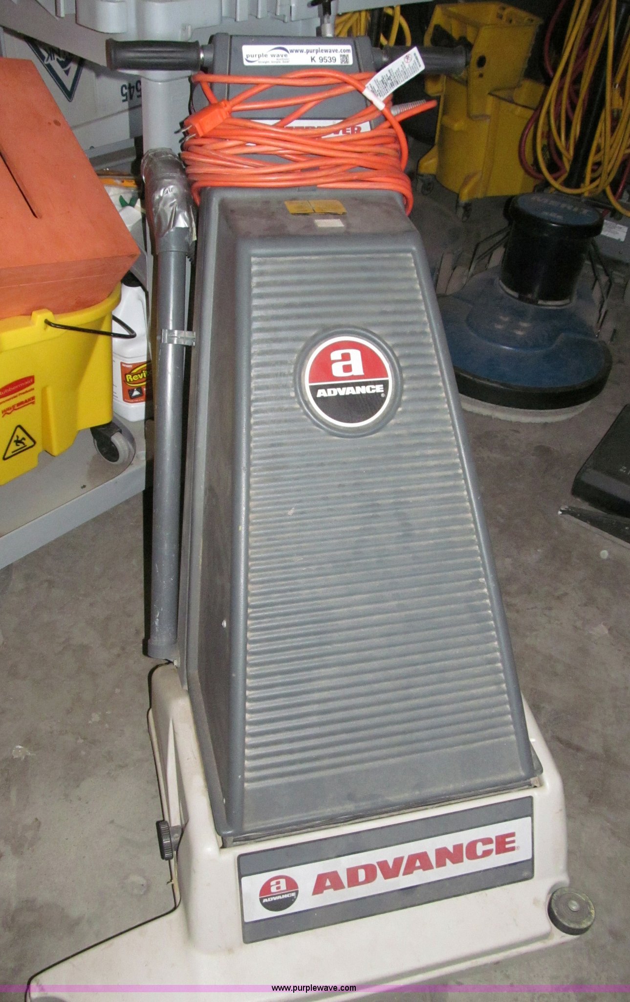 Advance Carpet Retriever 28XP vacuum cleaner in Lincoln, NE | Item