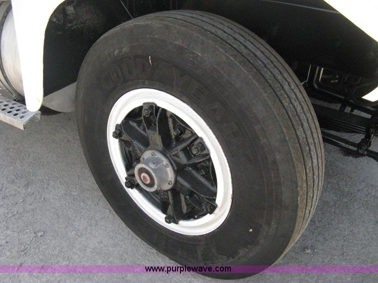 image for item A6481 1988 Kenworth C510 roll-off truck