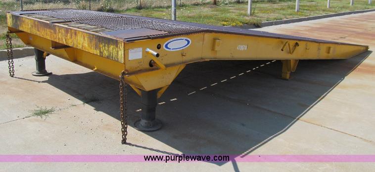 image for item A8432 2002 Ledwell LW25X120 portable loading dock