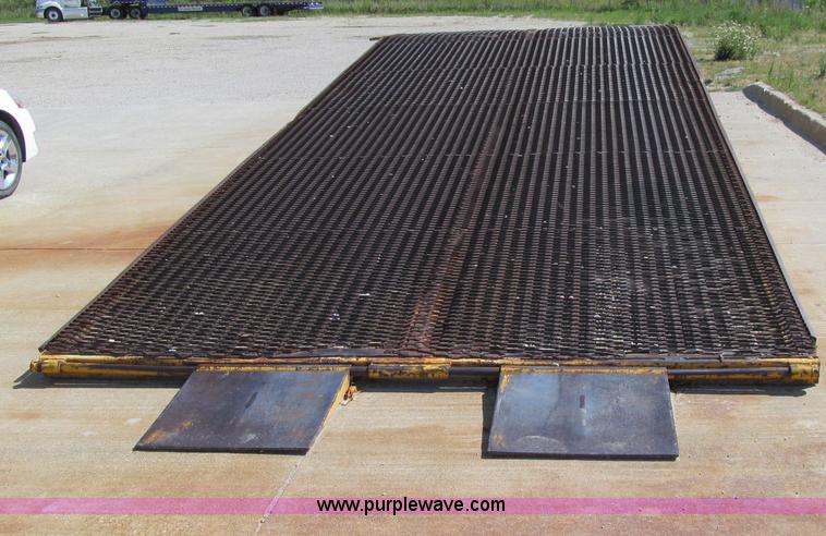 image for item A8432 2002 Ledwell LW25X120 portable loading dock