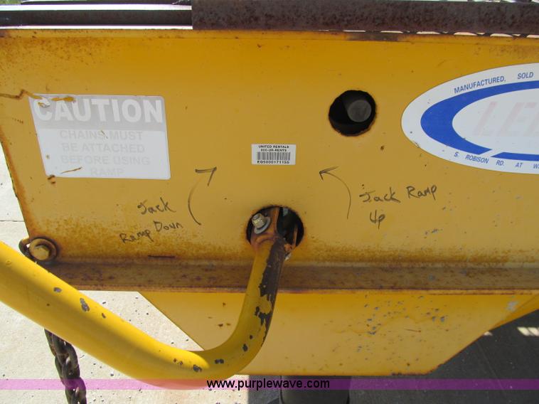 image for item A8432 2002 Ledwell LW25X120 portable loading dock