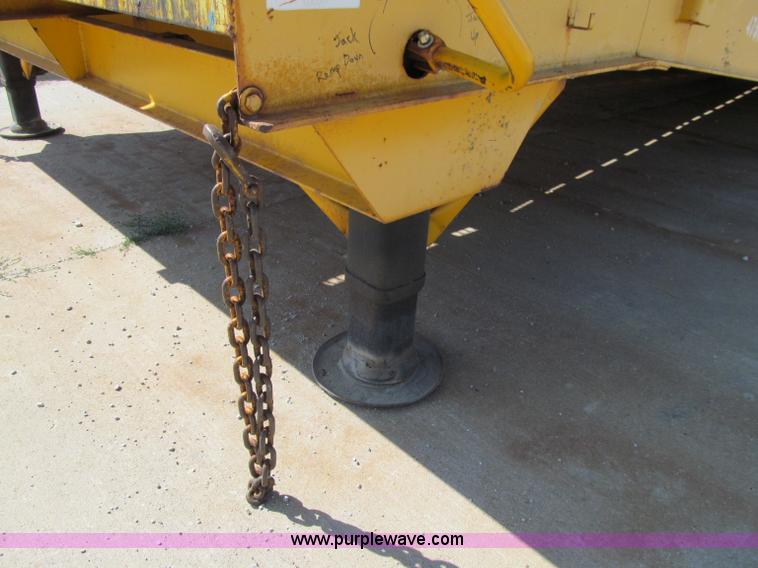 image for item A8432 2002 Ledwell LW25X120 portable loading dock