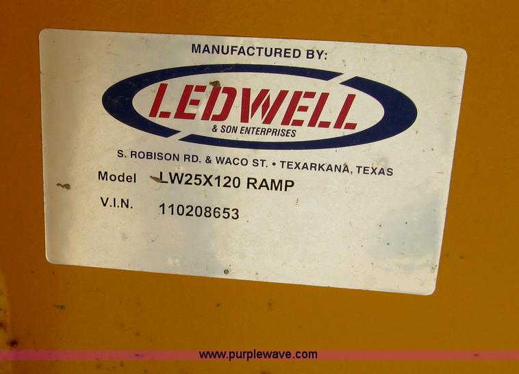 image for item A8432 2002 Ledwell LW25X120 portable loading dock