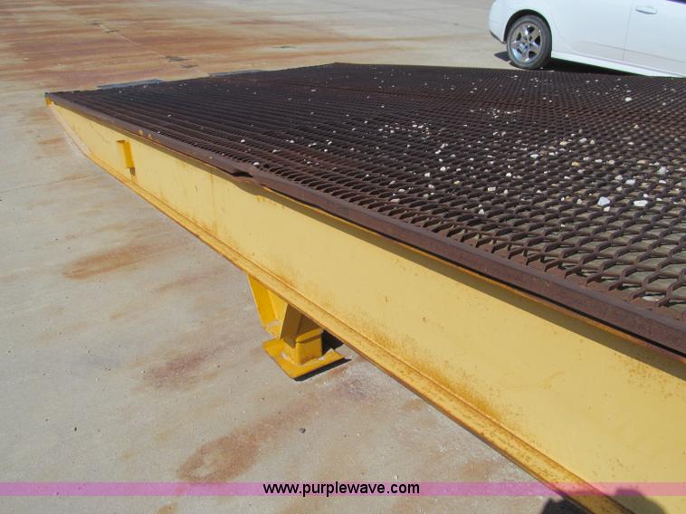 image for item A8432 2002 Ledwell LW25X120 portable loading dock