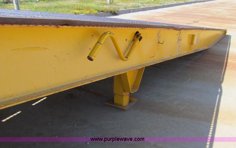 image for item A8432 2002 Ledwell LW25X120 portable loading dock