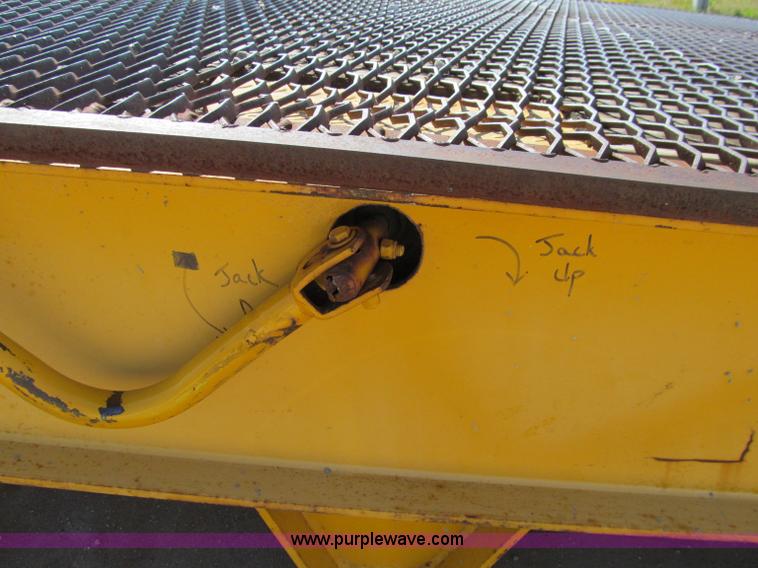 image for item A8432 2002 Ledwell LW25X120 portable loading dock