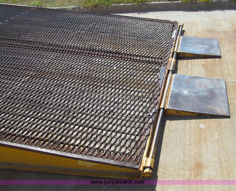 image for item A8432 2002 Ledwell LW25X120 portable loading dock