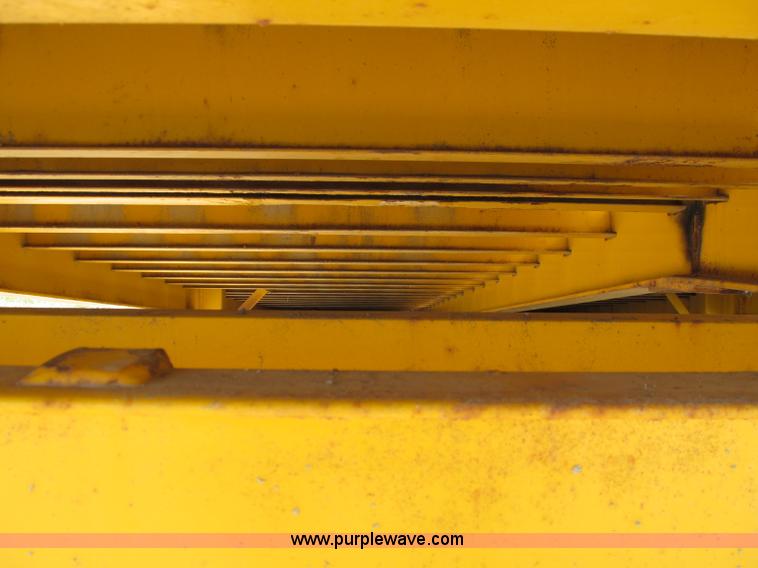 image for item A8432 2002 Ledwell LW25X120 portable loading dock