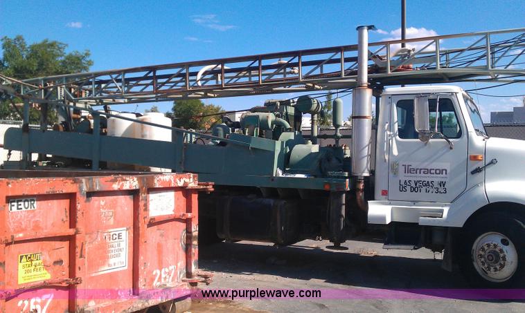 image for item B1460 1991 International Navistar 8300 drill rig truck