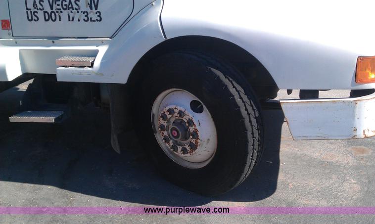 image for item B1460 1991 International Navistar 8300 drill rig truck