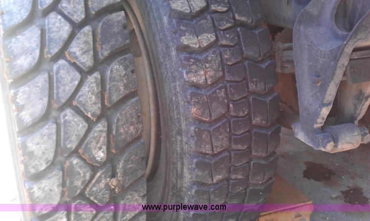 image for item B1460 1991 International Navistar 8300 drill rig truck