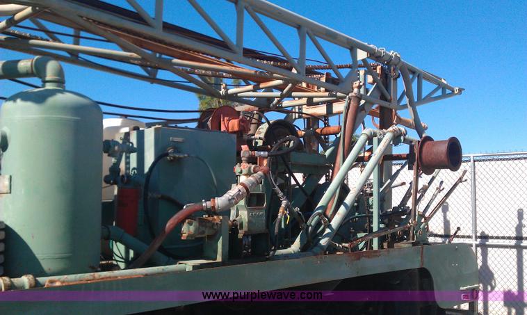 image for item B1460 1991 International Navistar 8300 drill rig truck