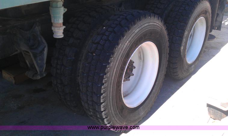 image for item B1460 1991 International Navistar 8300 drill rig truck