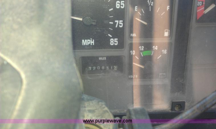 image for item B1460 1991 International Navistar 8300 drill rig truck