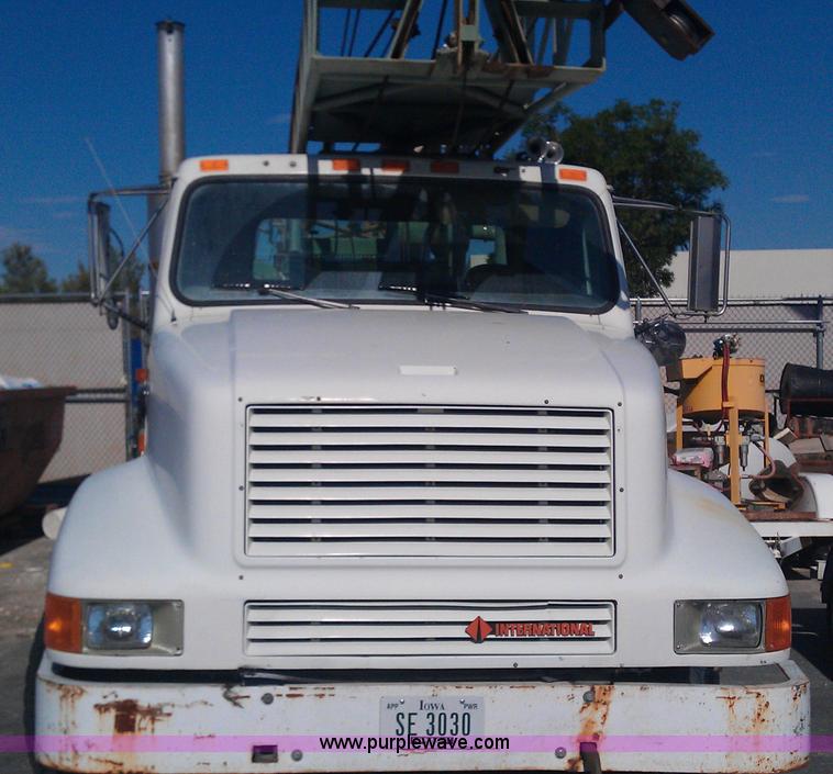 image for item B1460 1991 International Navistar 8300 drill rig truck