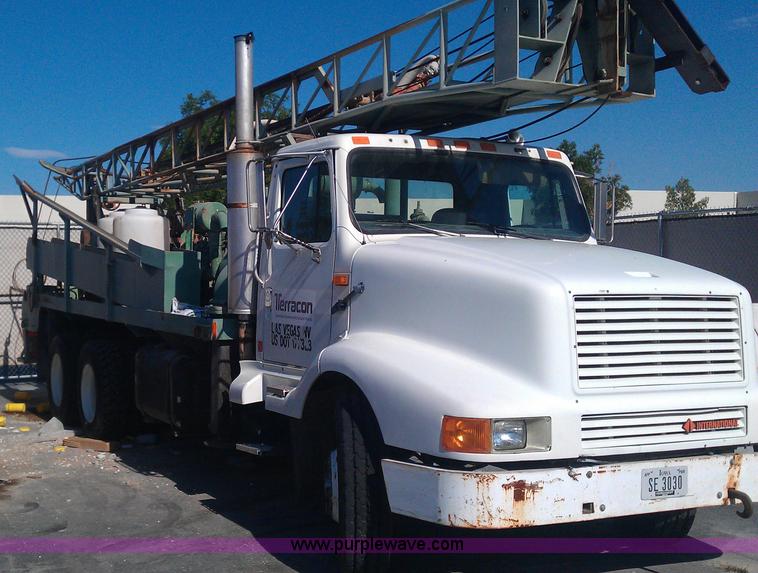 image for item B1460 1991 International Navistar 8300 drill rig truck