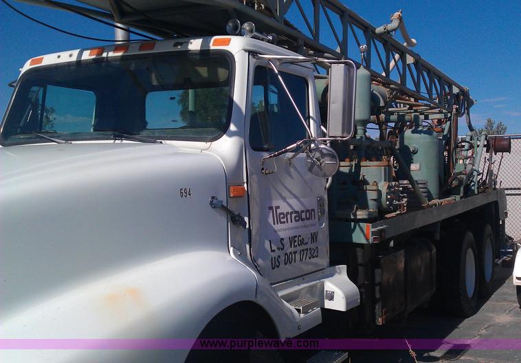 image for item B1460 1991 International Navistar 8300 drill rig truck
