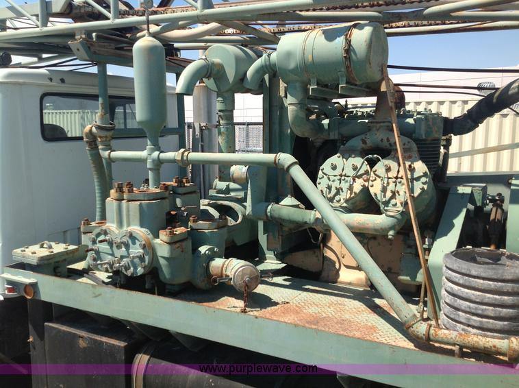 image for item B1460 1991 International Navistar 8300 drill rig truck