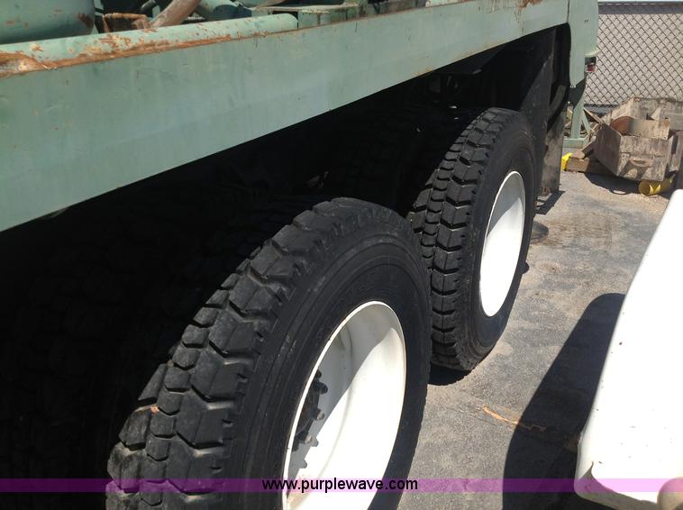 image for item B1460 1991 International Navistar 8300 drill rig truck