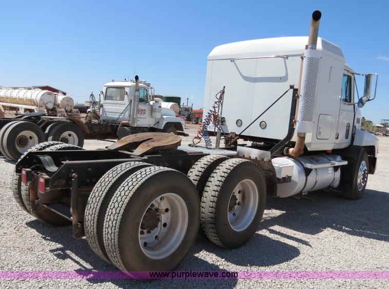image for item B2453 1995 Mack CH613 semi truck