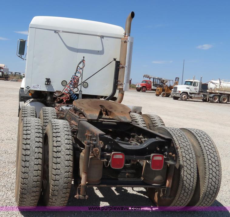 image for item B2453 1995 Mack CH613 semi truck
