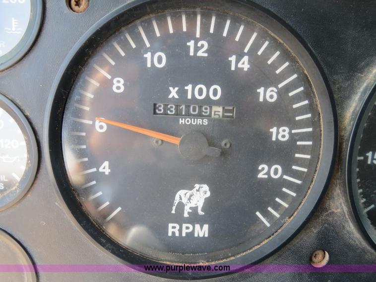 image for item B2453 1995 Mack CH613 semi truck